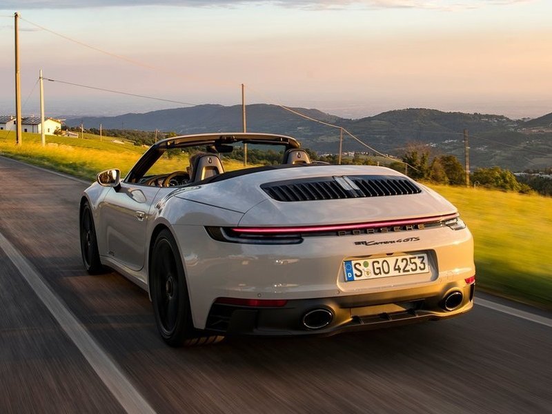 porsche-911-992_ep_033.jpg (800x600) - 78 KB