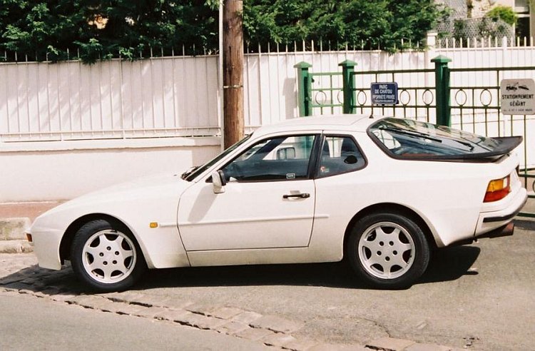 porsche-944_ep_077.jpg (750x492) - 94 KB