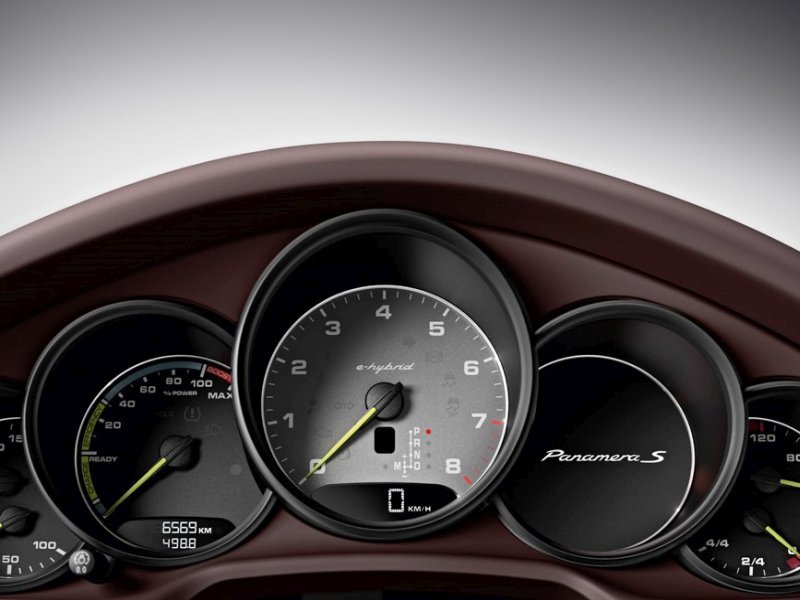 porsche_panamera_ep_107.jpg (800x600) - 89 KB