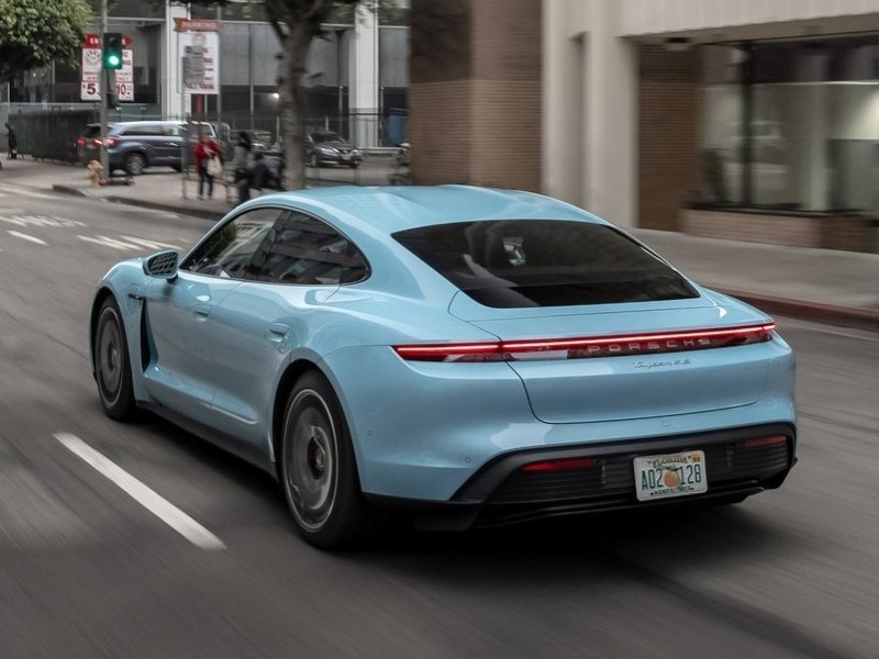 porsche_taycan_ep_002.jpg (800x600) - 72 KB