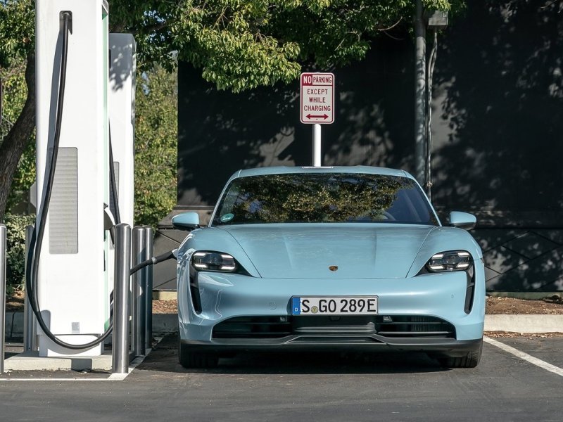 porsche_taycan_ep_003.jpg (800x600) - 109 KB