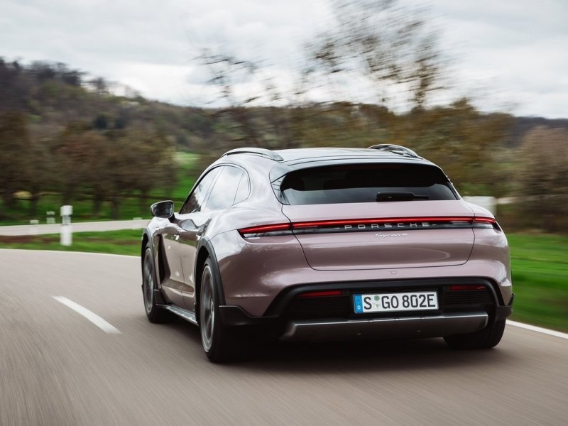 porsche_taycan_ep_023.jpg (800x600) - 69 KB