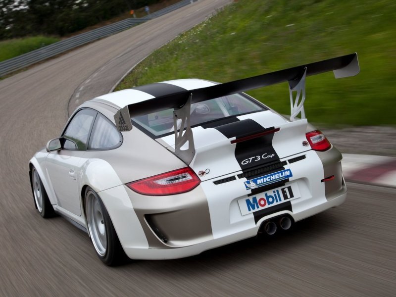 porsche_911_racing_ep_006.jpg (800x600) - 77 KB