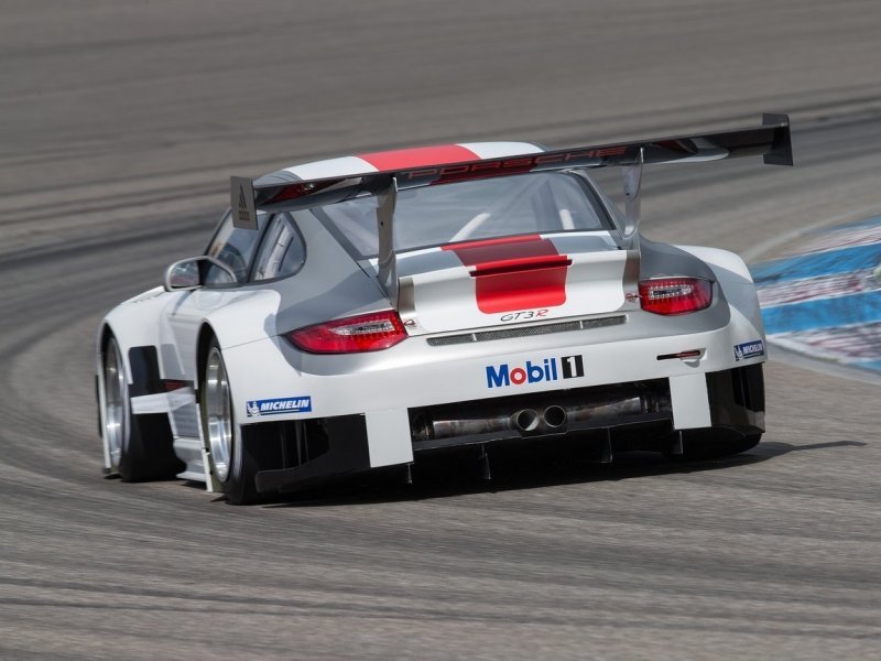 porsche_911_racing_ep_027.jpg (800x600) - 71 KB