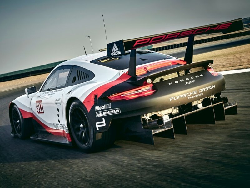 porsche_911_racing_ep_038.jpg (800x600) - 119 KB