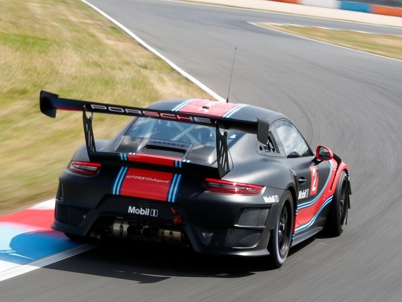 porsche_911_racing_ep_043.jpg (800x600) - 76 KB