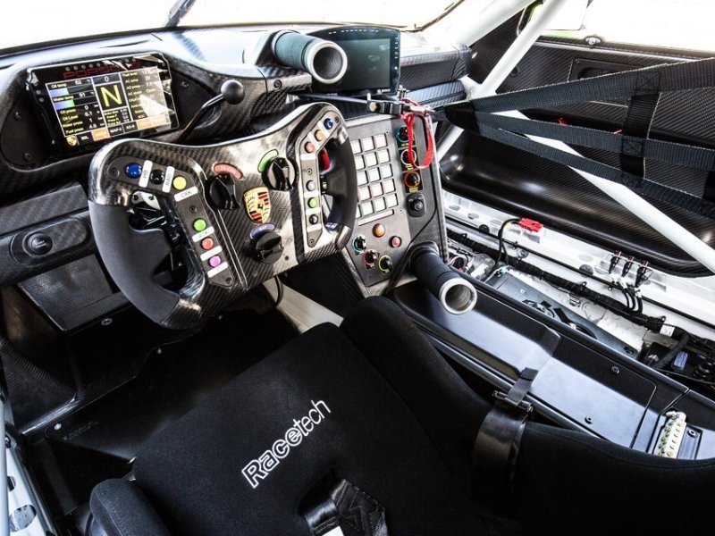 porsche_911_racing_ep_048.jpg (800x600) - 130 KB