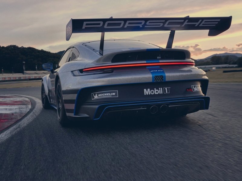 porsche_911_racing_ep_055.jpg (800x600) - 72 KB