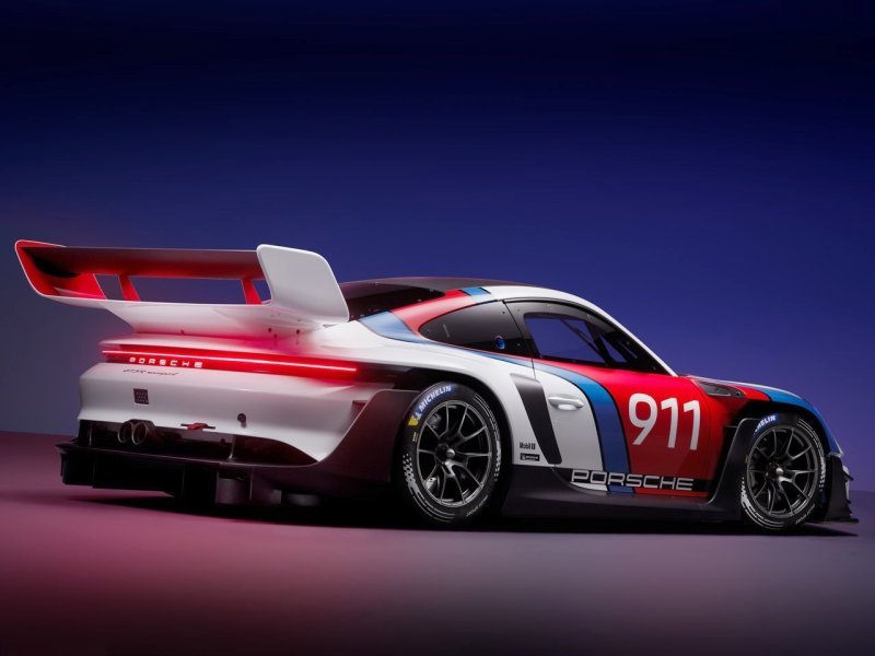 porsche_911_racing_ep_071.jpg (800x600) - 47 KB