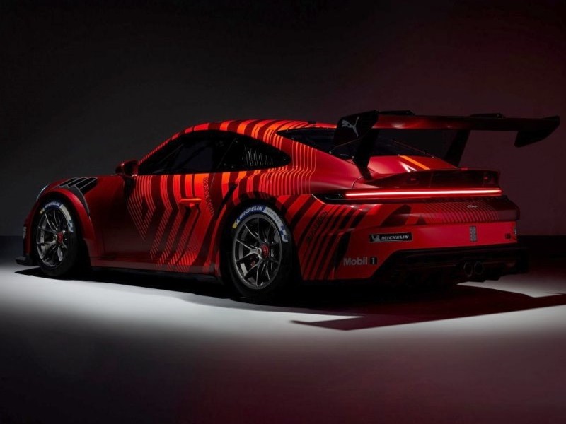 porsche_911_racing_ep_108.jpg (800x600) - 79 KB