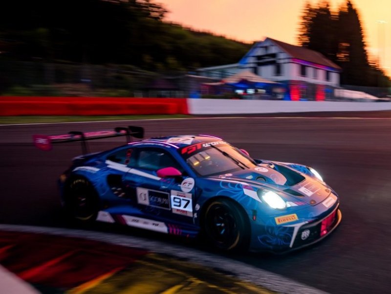 porsche_911_racing_ep_124.jpg (800x601) - 65 KB