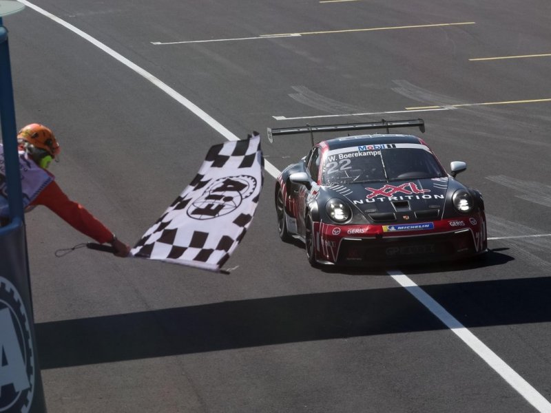 porsche_911_racing_ep_183.jpg (800x600) - 69 KB